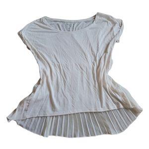 American Eagle Womens Happy Hour T Cream White Ruffle Bottom Tshirt Size Small.